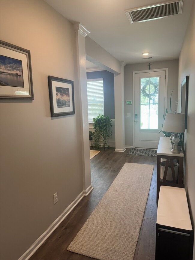 Building Photo - 135 Airy Dr