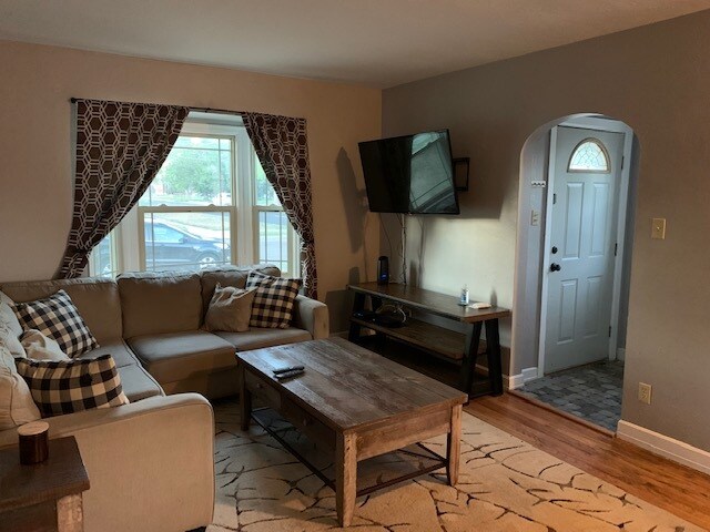 Foto principal - 123 E 1st Ave