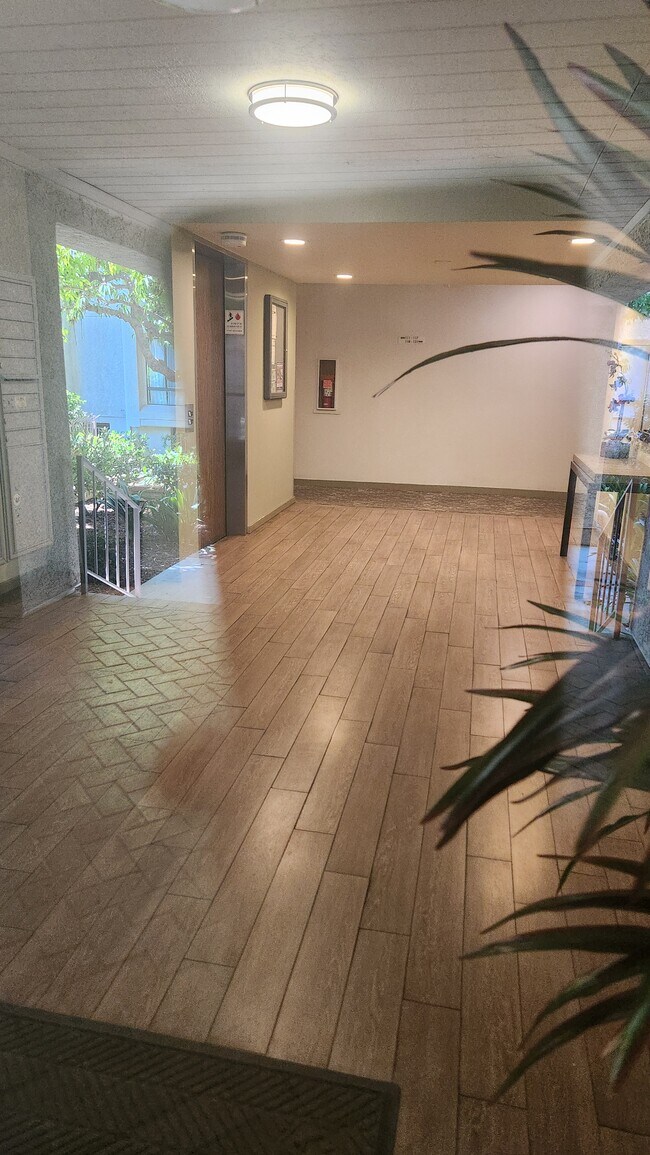 Foto del edificio - 15231 Magnolia Blvd
