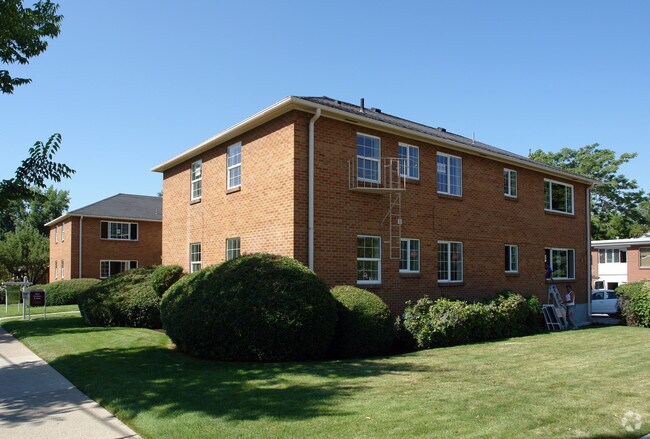 Building Photo - University Courtyard