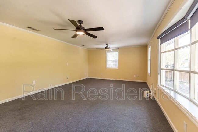 Foto del edificio - 240 Holcomb Blvd