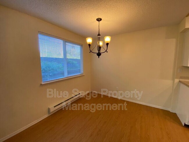 Building Photo - 937 W 12th St