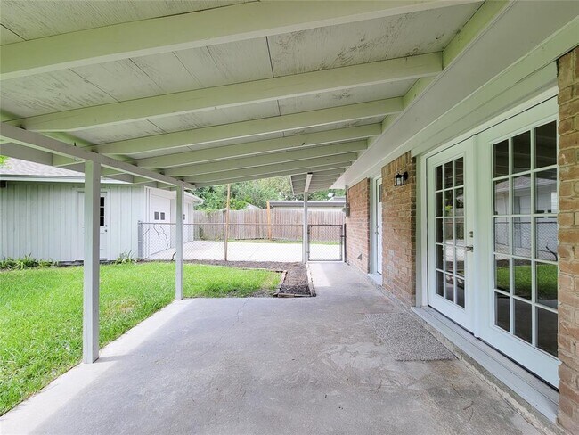 Foto del edificio - 25911 Maplewood Dr