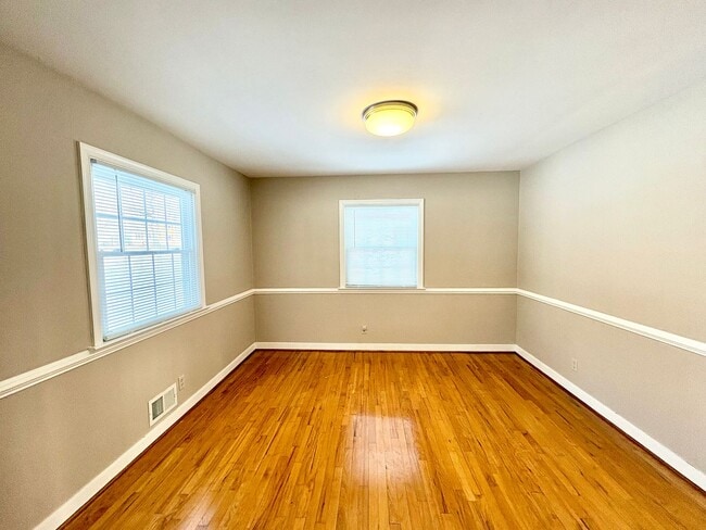 Building Photo - 11011 Pennway Dr