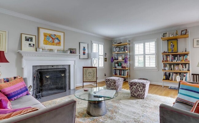 Photo - Dapper on Dresden - SF Brick 3 bed + 2Full... House
