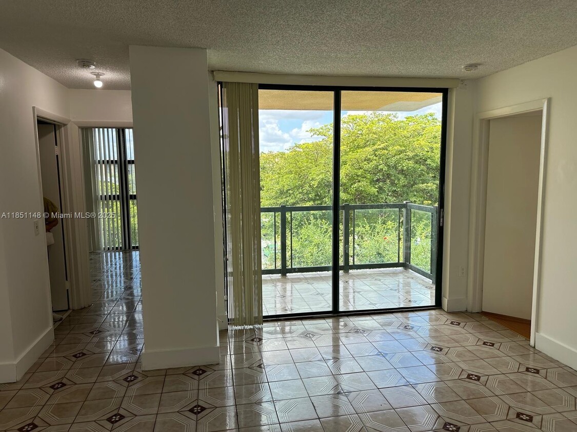 Foto principal - 11780 SW 18th St