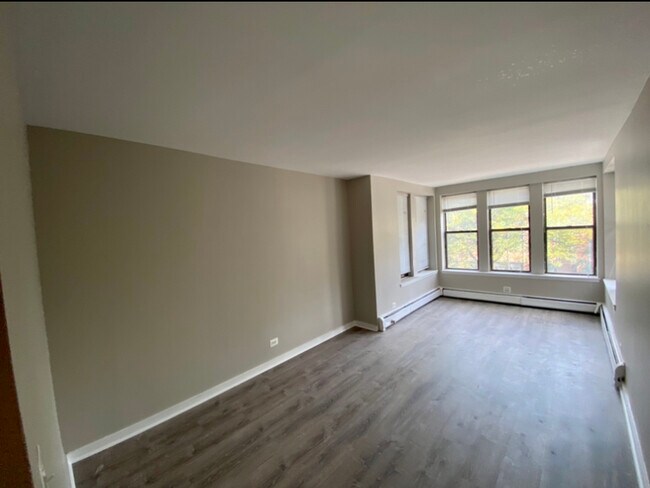 Building Photo - 6924 S Clyde Ave