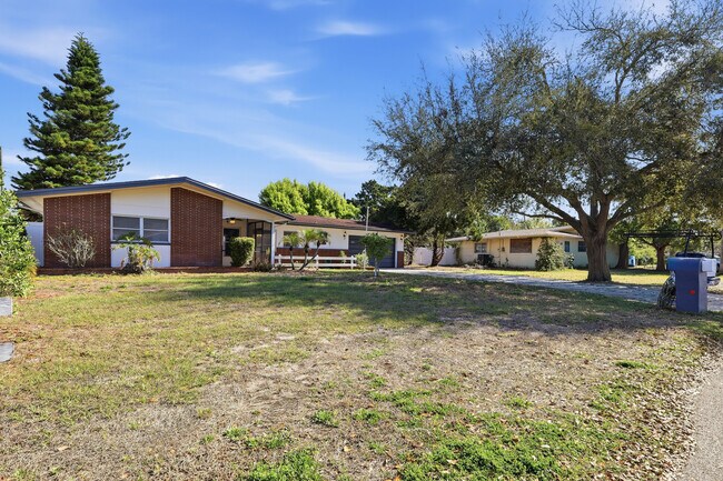 Foto del edificio - 5601 Forest Hills Dr