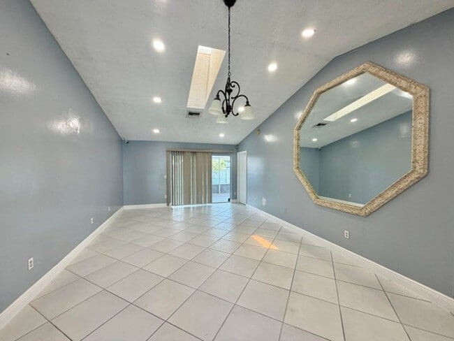 Building Photo - 5072 Arbor Glen Cir