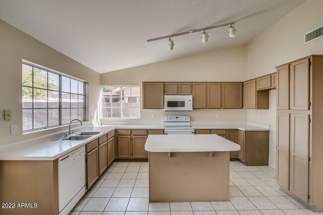 Building Photo - 4302 E Windmere Dr