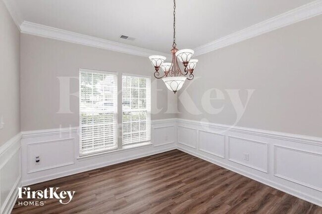Building Photo - 4000 Fountainbrook Dr