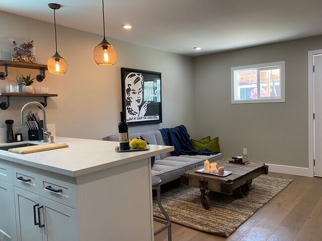 Building Photo - 6058 Shadyglade Ave