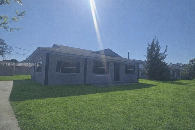 Building Photo - 338 8th Ave SW