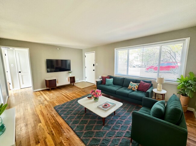Foto del edificio - 433 Glen View Ct