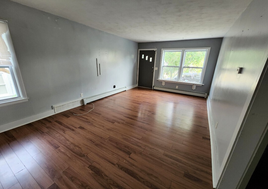 Primary Photo - 56 PUTNAM STREET