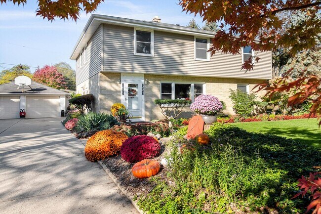 Duplex - 1653 N 116th St