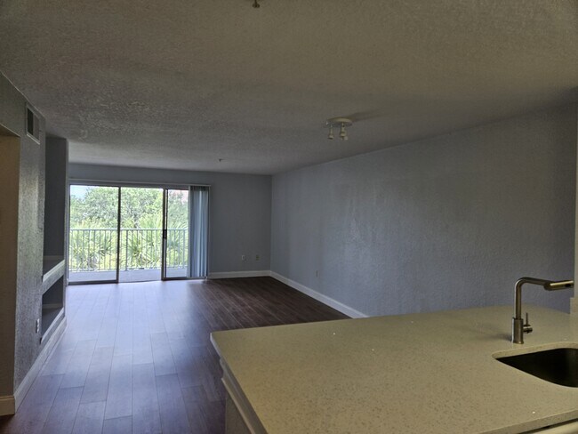 Foto del edificio - 14036 Fairway Island Dr