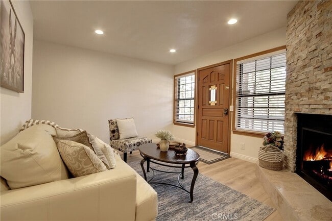 Building Photo - 430 E Country Club Blvd