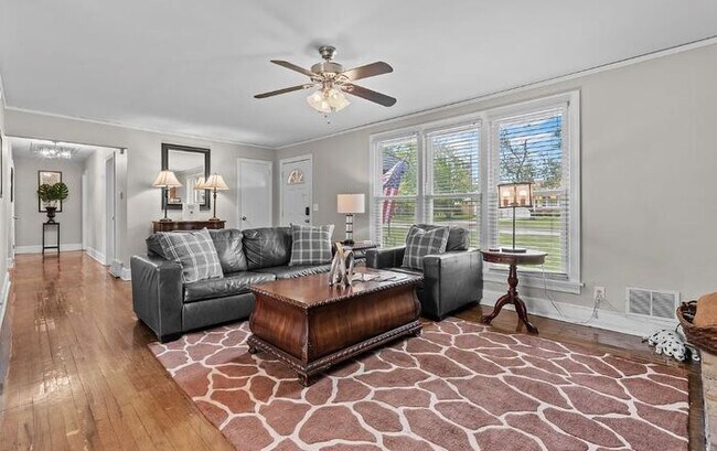 Building Photo - Furnished Mid Term Rental