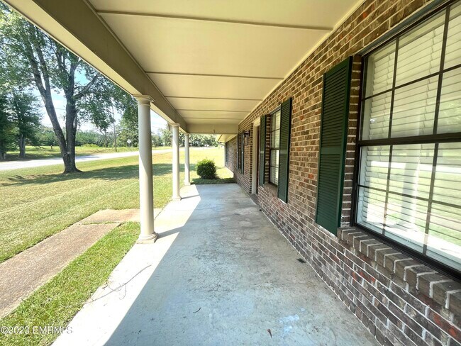 Foto del edificio - 4500 Russell Topton Rd