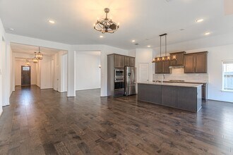 Building Photo - 3439 Cres Vista Dr