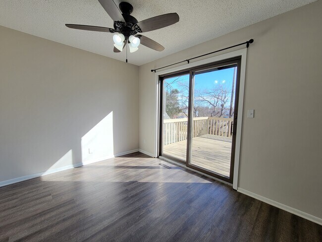 Foto del edificio - 3300 Whalers Ln NW