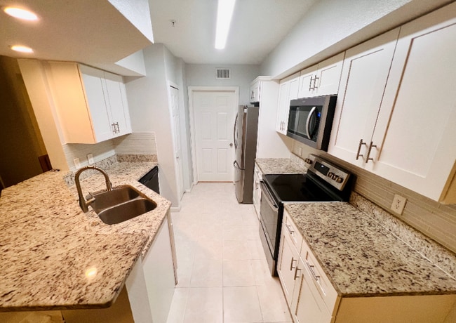 Building Photo - 713 Crest Pines Dr