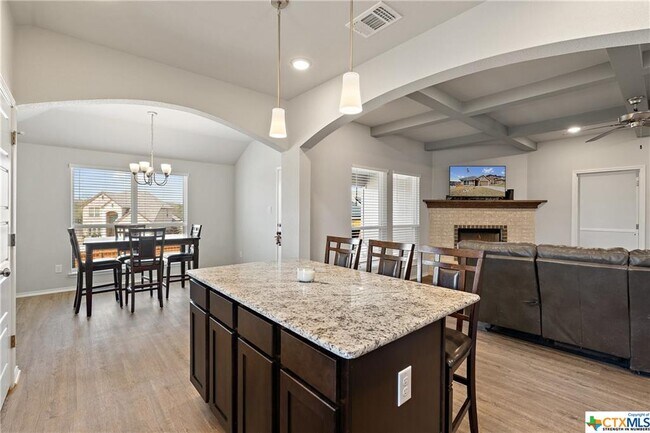 Building Photo - 801 Ross Rd