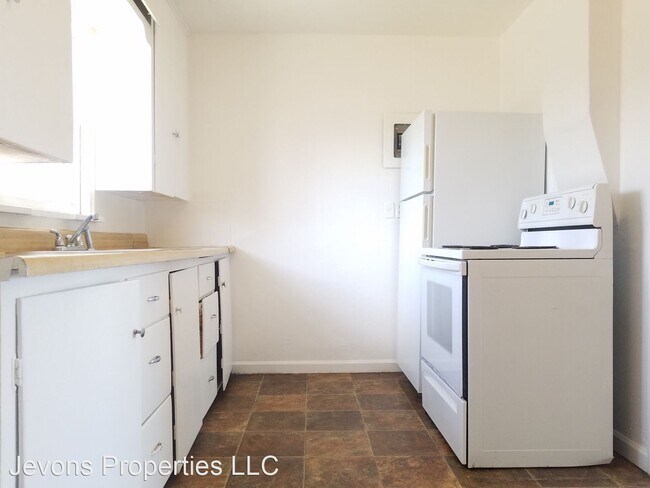 Building Photo - 12 W Washington Ave