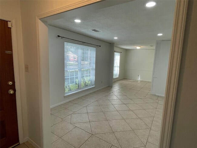 Building Photo - 8302 Mobud Dr