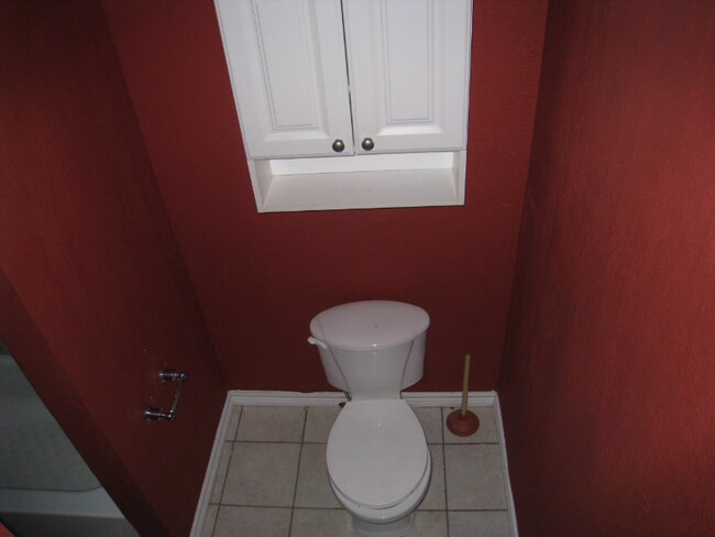 Building Photo - 1112 W 4th St