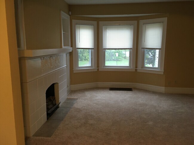 Building Photo - 1474 Larchmont Rd