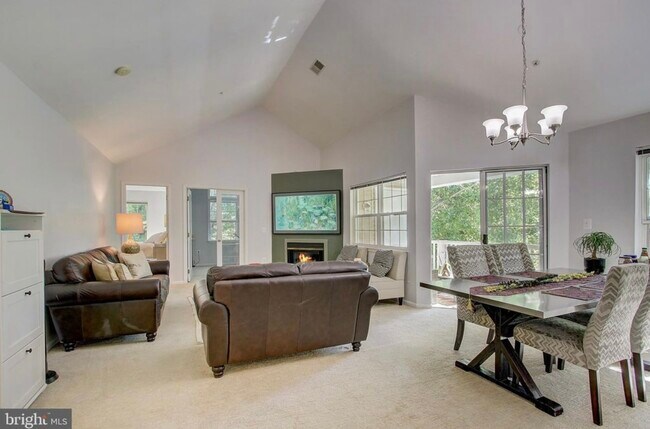 Living Room views 1 - 5829 Wyndham Cir