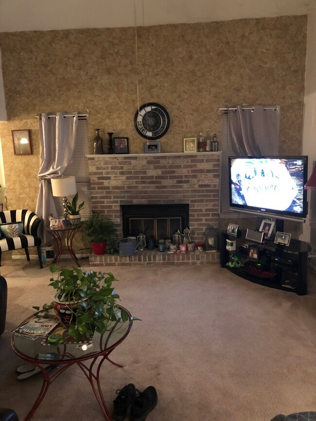 Family room - 10 Gail Ct
