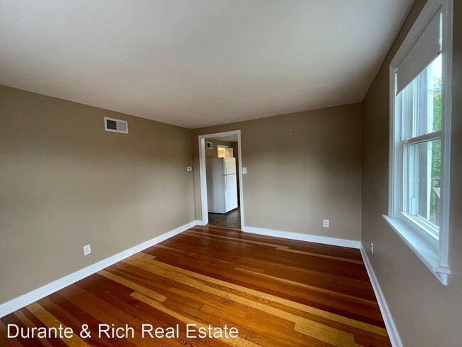 Foto del edificio - 1 br, 1 bath House - 5515 Mills St