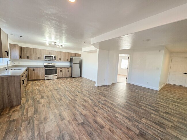 Foto del edificio - *utilities included* 3 bed 3 bath apartmen...