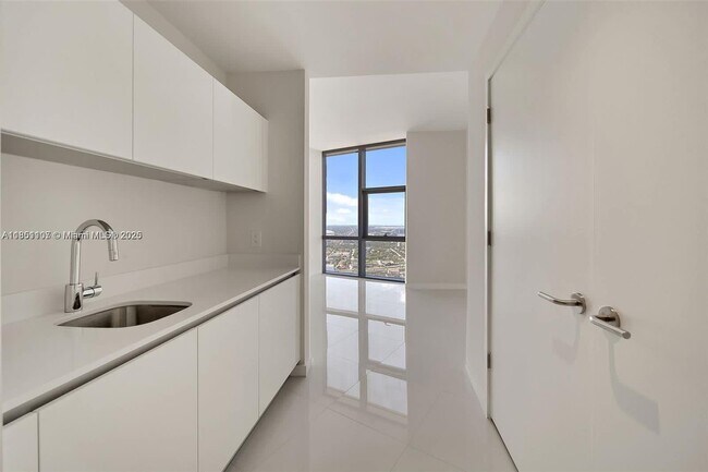 Foto del edificio - 851 NE 1st Ave