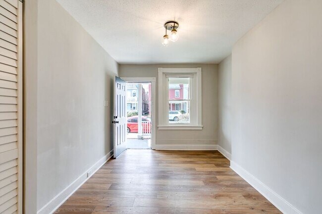 Building Photo - 613 N 32nd St
