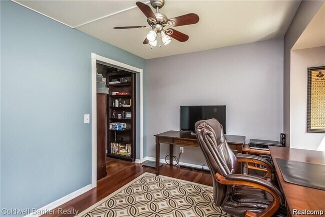 Building Photo - 3290 Bennington Dr