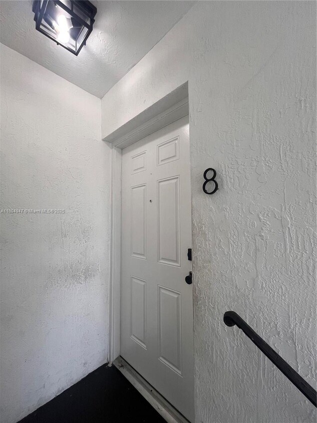 Foto principal - 3417 NW 22nd Ave