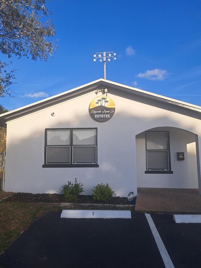 Foto del edificio - 980 SW 76th Ave