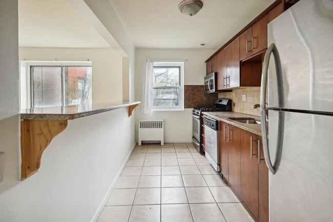 Building Photo - 210 Woodcliff Ave