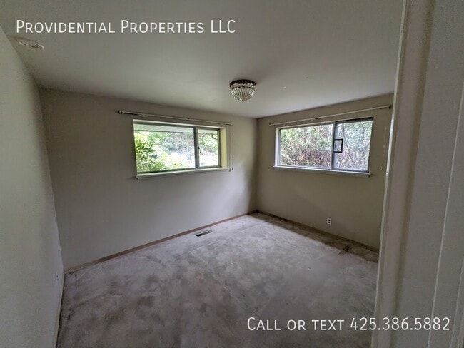 Foto del edificio - 714 100th Ave SE