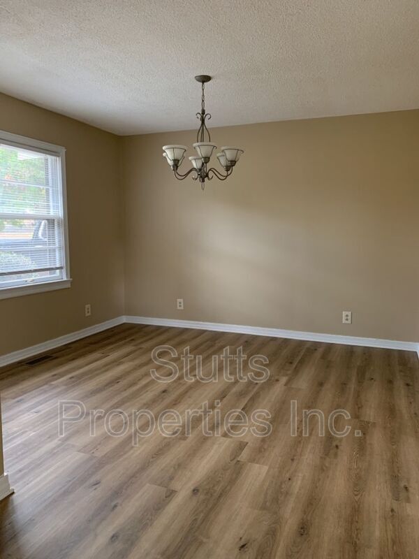 Foto del edificio - 2224 Bower Dr