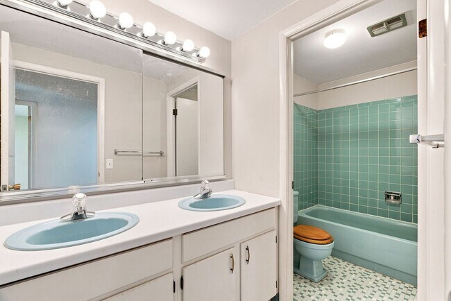 Foto del edificio - 4856 Danbury Dr