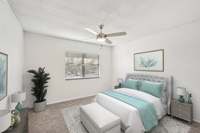 Building Photo - Venetian at Capri Isles