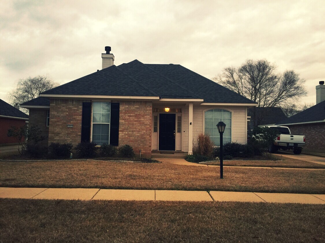 Primary Photo - 3005 Gabriel Oaks Dr