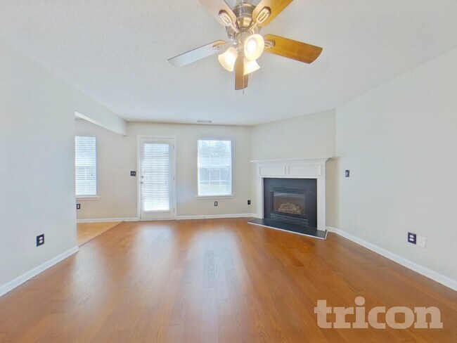 Foto del edificio - 6985 Borowood Ln