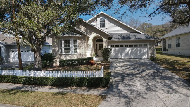 Building Photo - 3/2 Beautiful home on Meadowbrook Golf Course