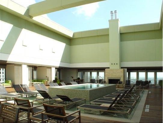 Building Photo - 350 N Ervay St